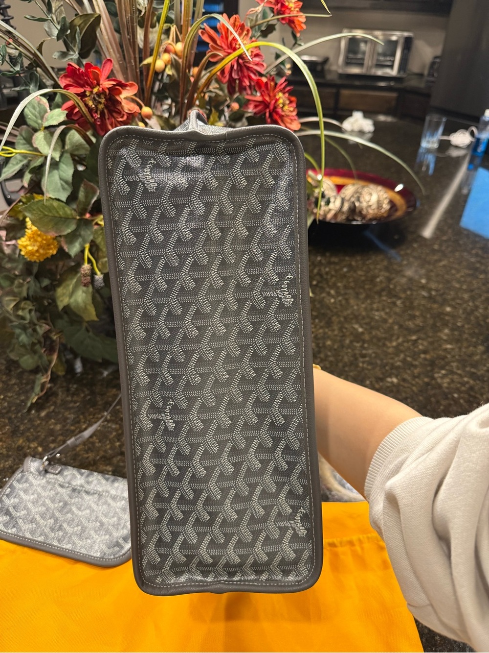 Goyard reversible grey PM tote! 🩶 - Picture 11 of 16